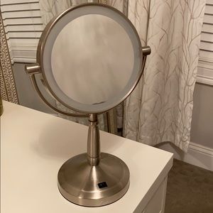 Makeup mirror